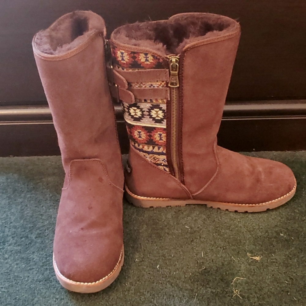 Lamo dark brown suede boots, size 7.